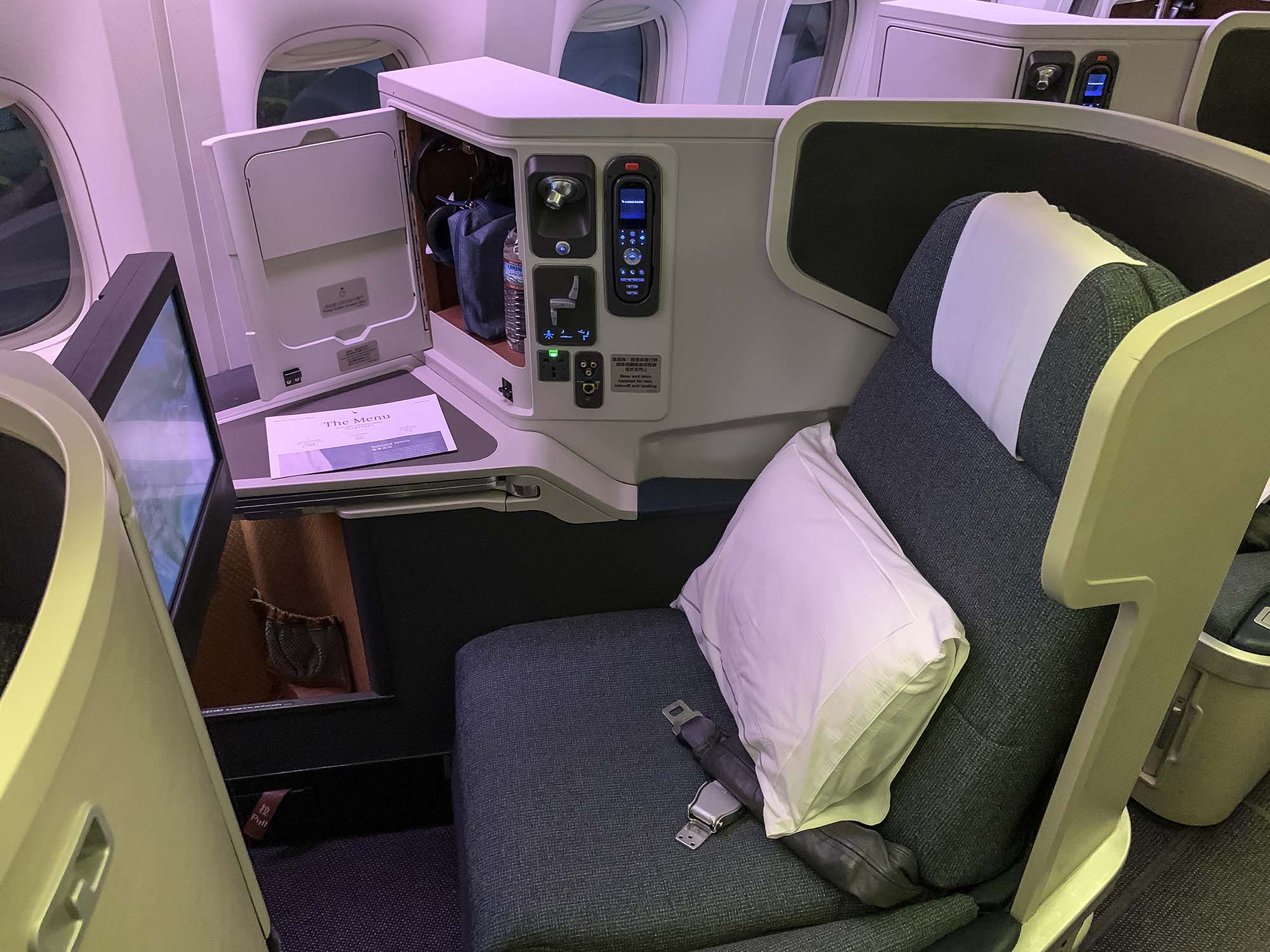 cathay pacific 777-300er business class review 2019