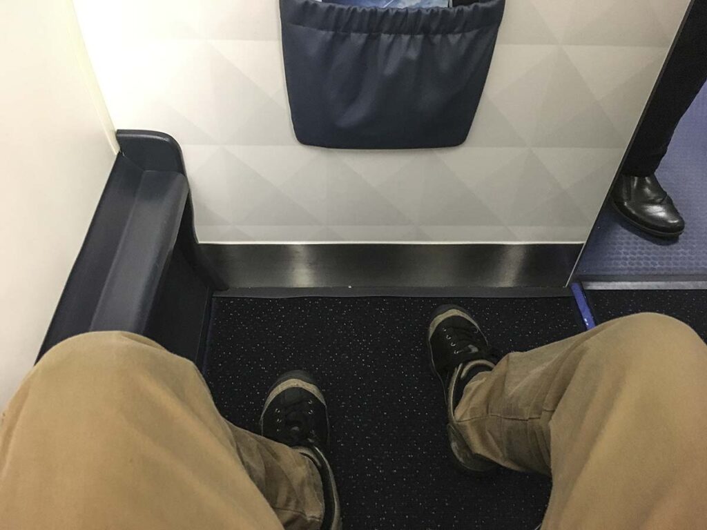 Delta Connection Embraer 175 first class foot space