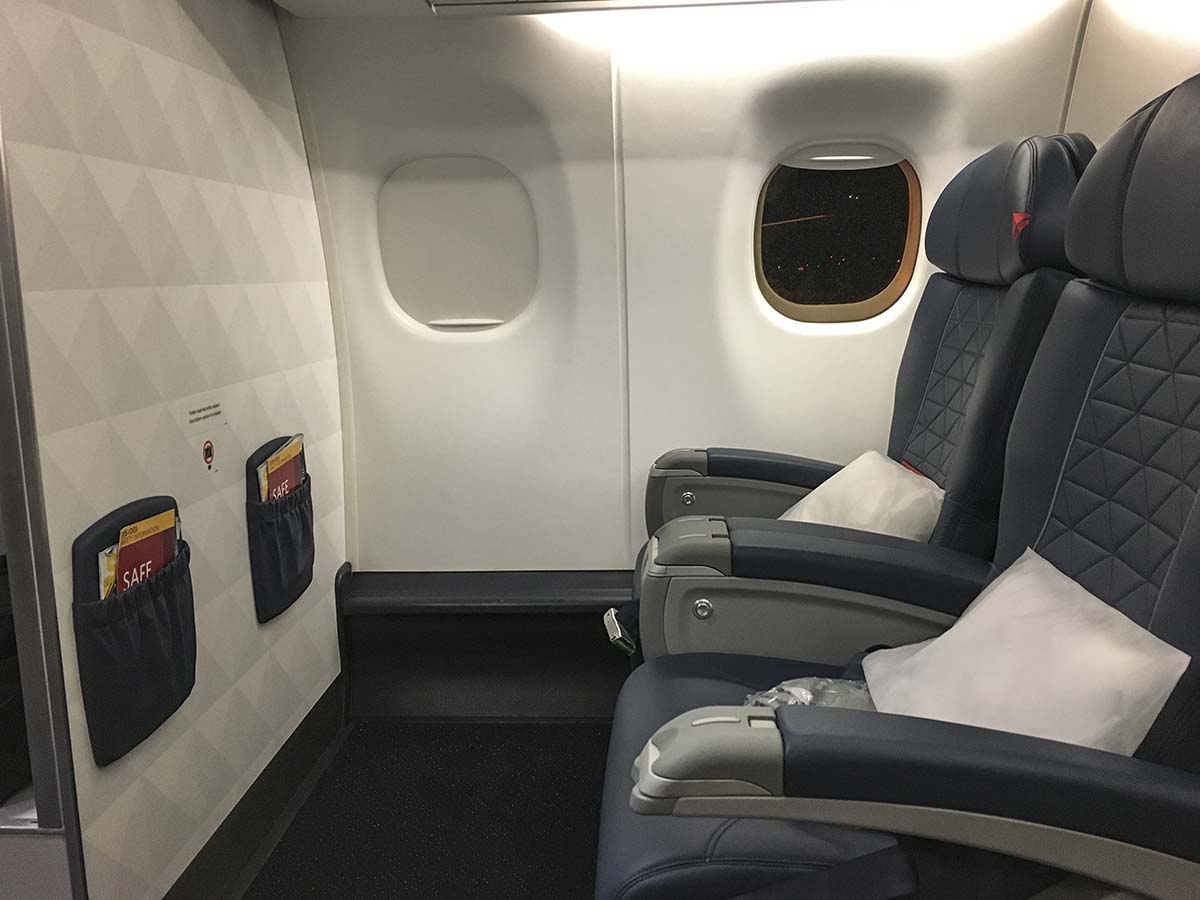 Delta Connection Embraer 175 first class bulkhead row