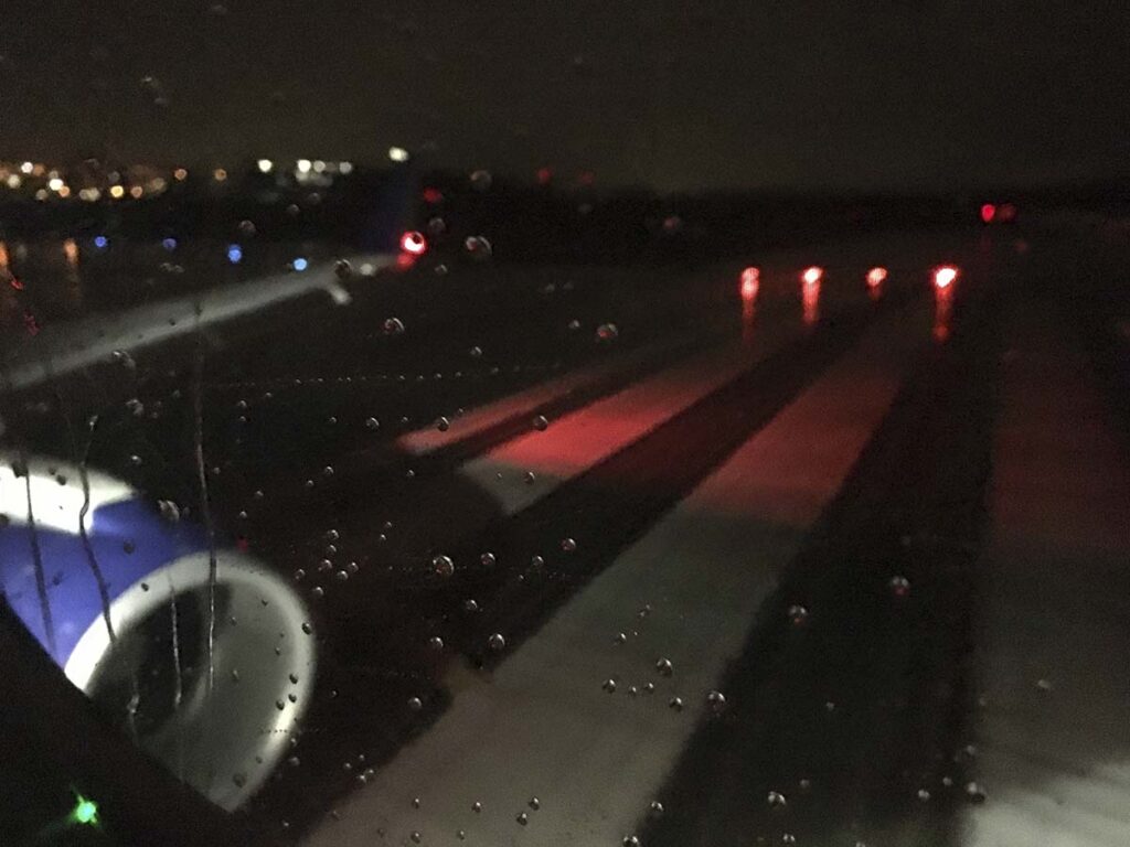 Lining up on the runway at night in the rain on delta connection embraer 175 Seattle Tacoma airport