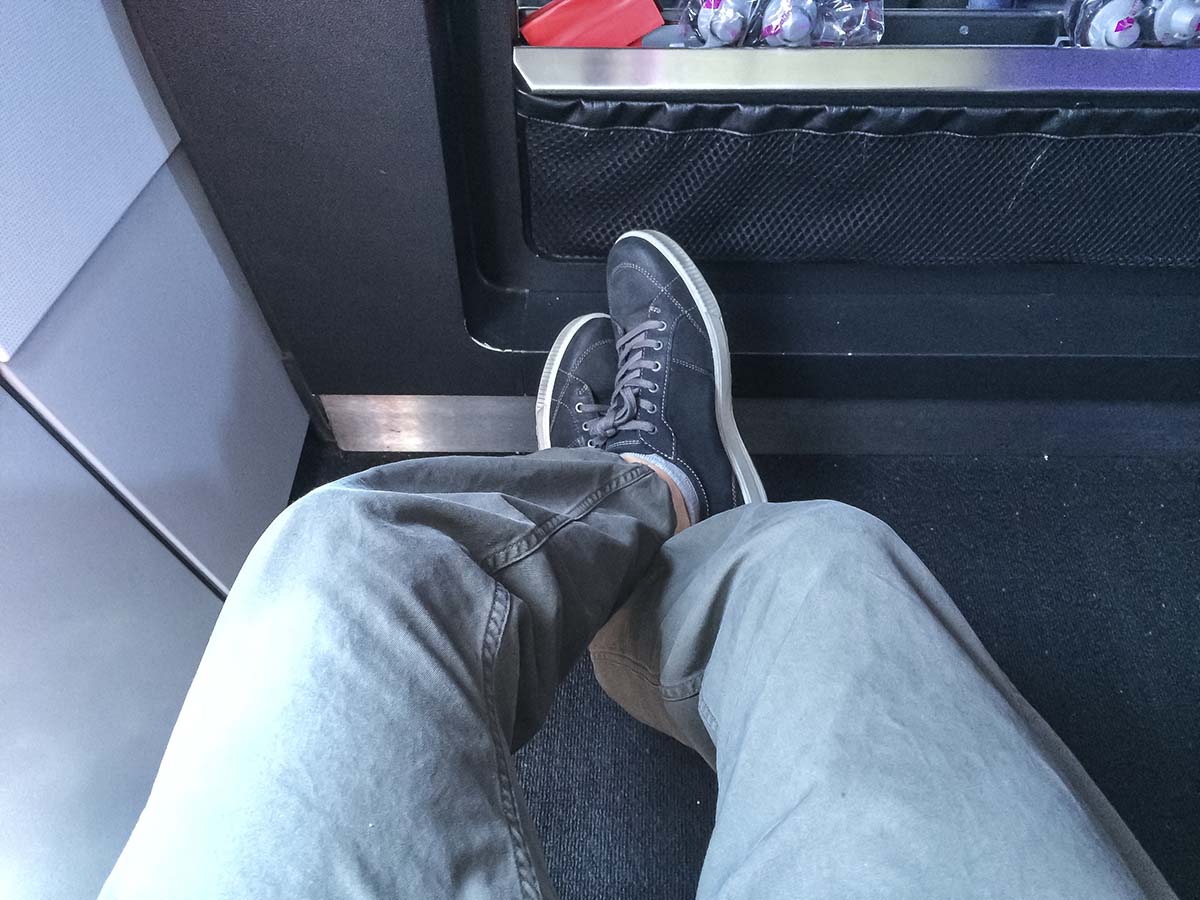 Virgin America A319 first class bulkhead row legroom