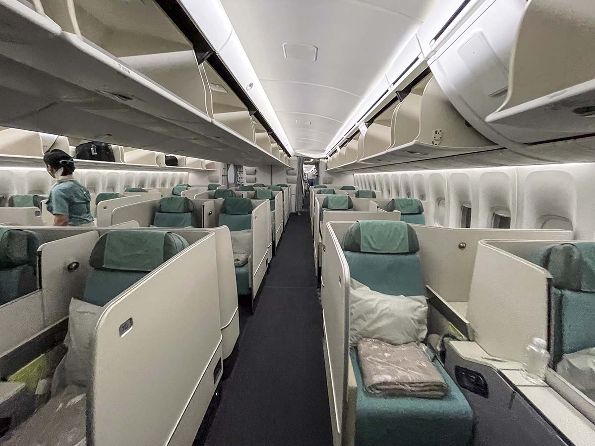 Korean Air 747-8 lower deck business class cabin