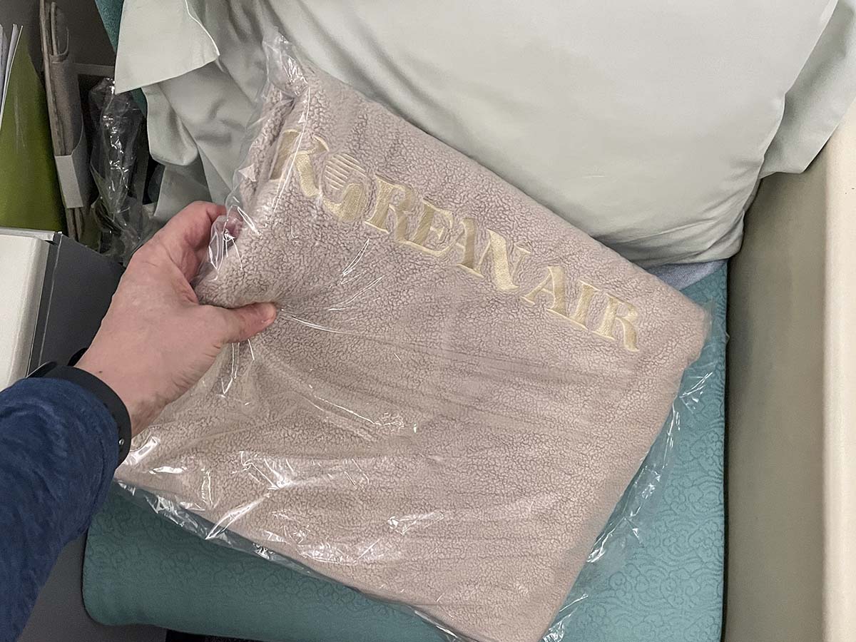 Blanket and pillows on every sat in Korean Air 747-8 business class