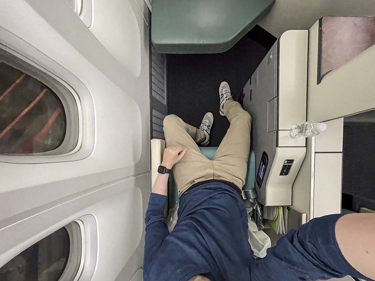 Korean Air 747-8 business class seat width and leg room