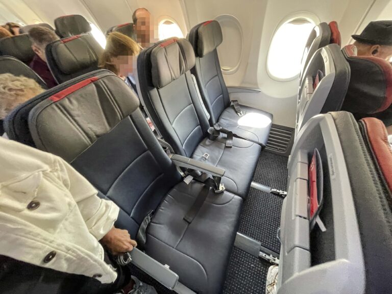 american airlines 737-800 economy