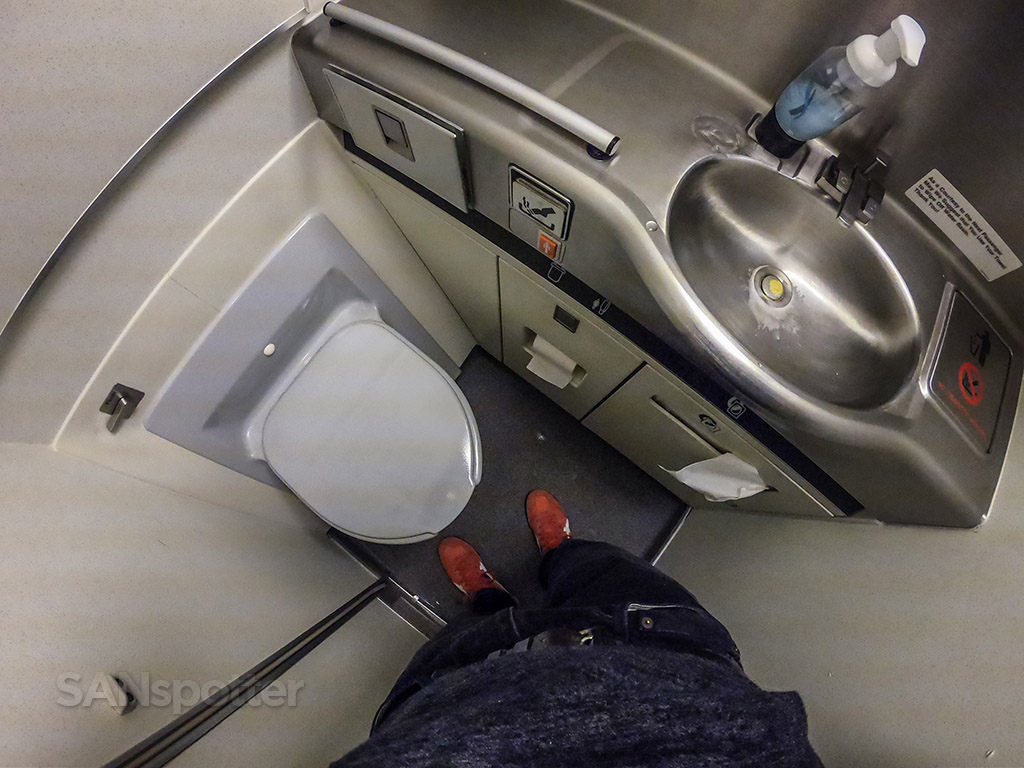 Icelandair 767-300 economy class lavatory