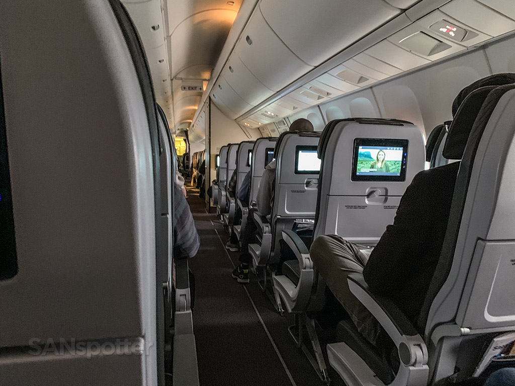 Icelandair 767-300 economy aisle