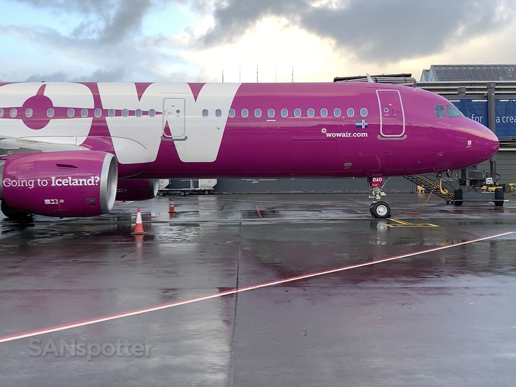 WOW A321 parked at the gate Keflavík airport 2018