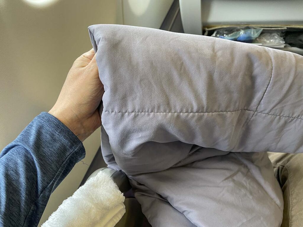 China Airlines A330-300 business class blanket