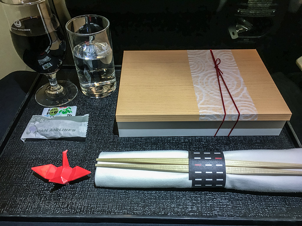 Japan Airlines 787-8 Shell Flat Neo business class 2018 bento box